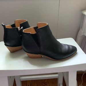 Dr. Scholl's Shoes - Dr Scholl’s booties Dr. Scholl's Shoes - Dr Scholl’s booties